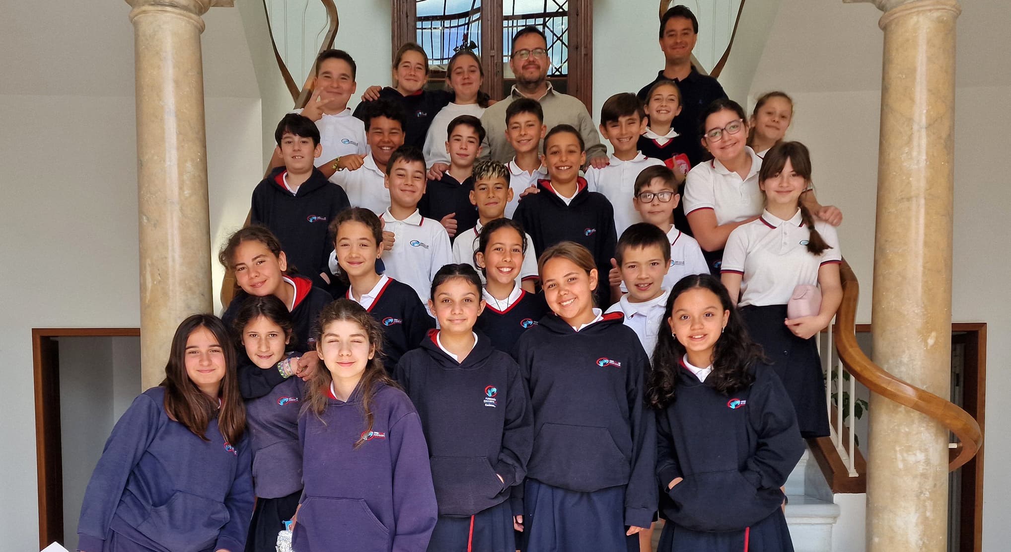 Alumnos de 5º de Primaria de Las Esclavas visitan el Ayuntamiento de El Puerto junto al teniente de alcalde Enrique Iglesias