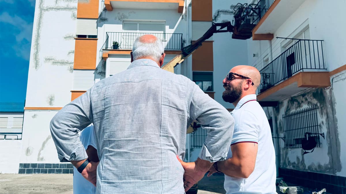 Avanzan las obras de rehabilitación de cinco bloques de viviendas municipales en La Puntilla