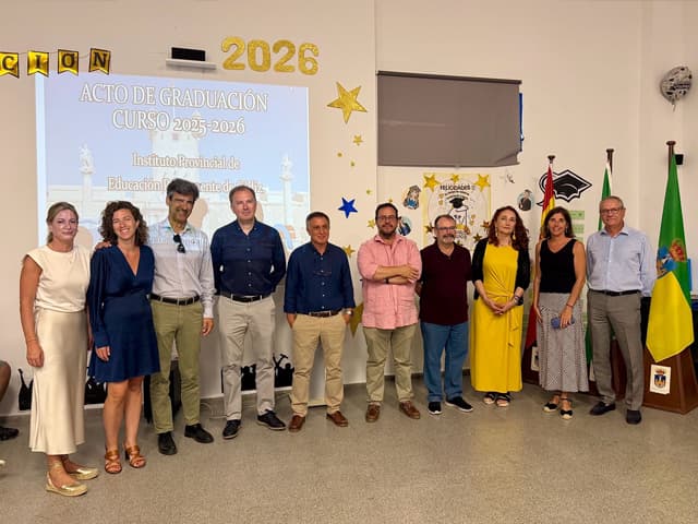 Quince jóvenes del CIMI "Bahía de Cádiz" se gradúan en Educación Secundaria para Personas Adultas