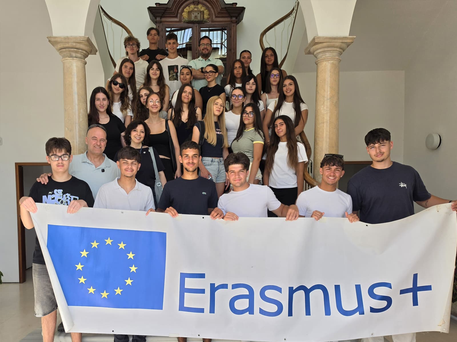 Estudiantes italianos del programa Erasmus visitan el Ayuntamiento de El Puerto