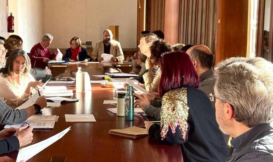 Javier Bello informa del inicio de la reorganización interna municipal impulsada por el Gobierno de Germán Beardo