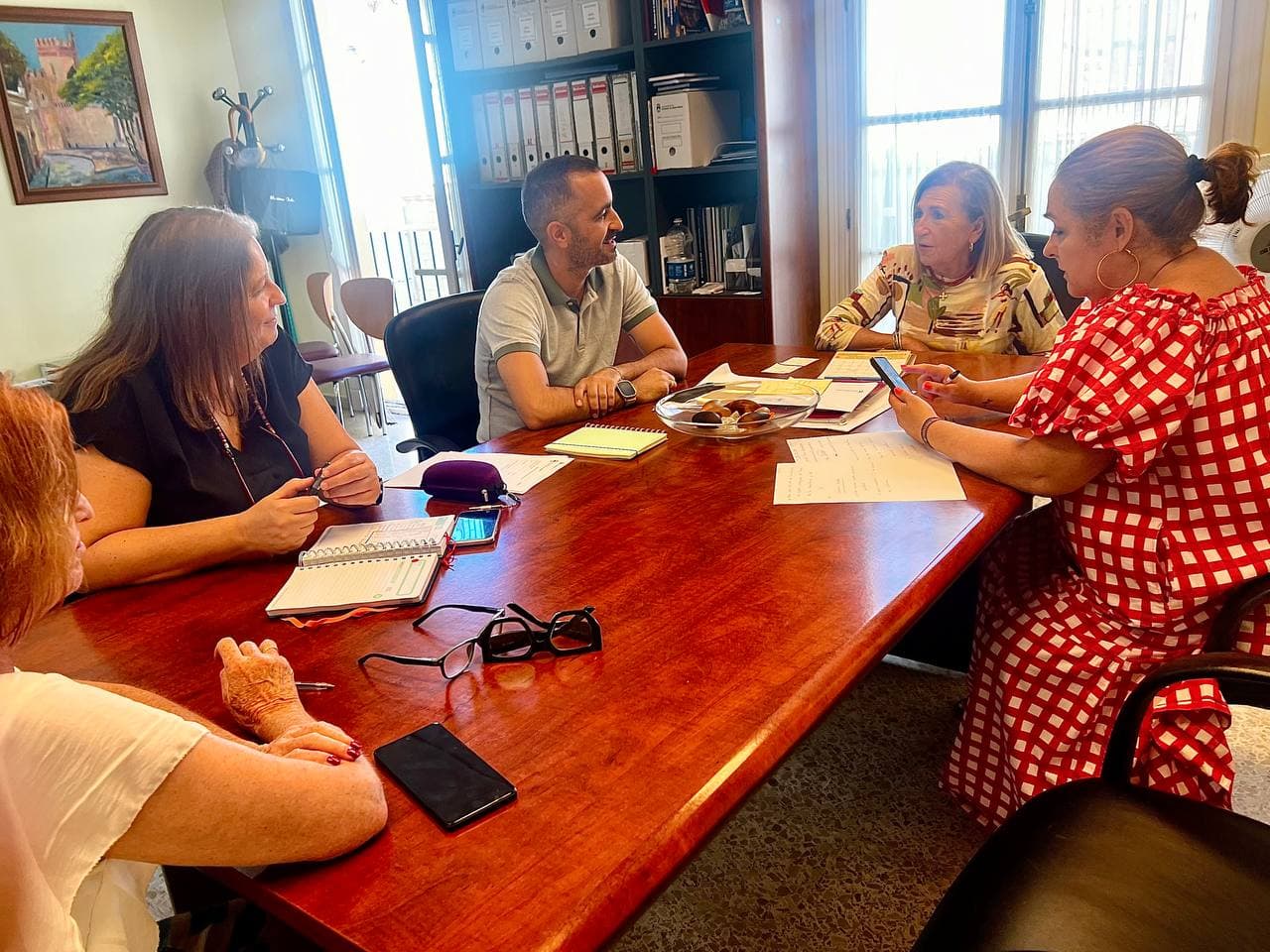Carmen Lara mantiene una reunión de coordinación con los responsables del Centro de Protección de Menores de El Puerto