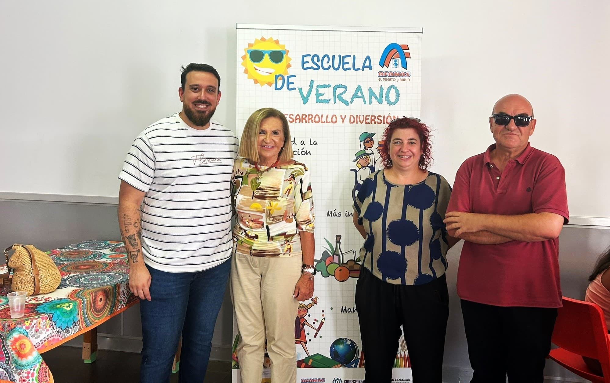 Carmen Lara acompaña a las familias en la jornada de puertas abiertas de la Escuela de Verano “Desarrollo y Diversión” de AFANAS