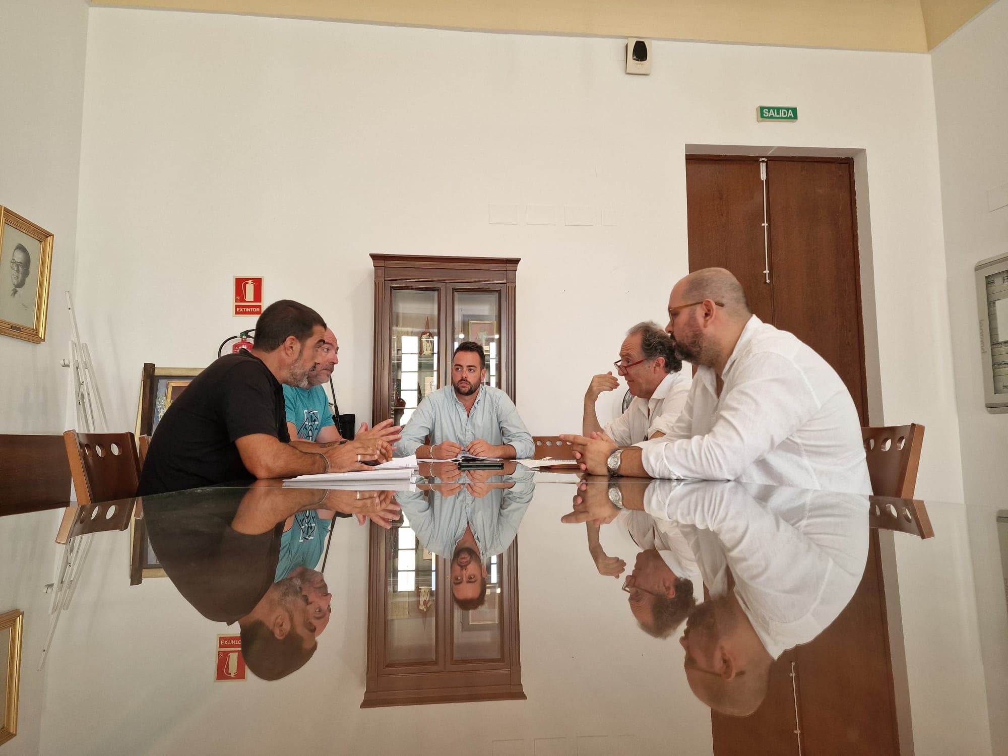 El Gobierno local se reúne con UGT para abordar mejoras laborales y organizativas en la Policía Local