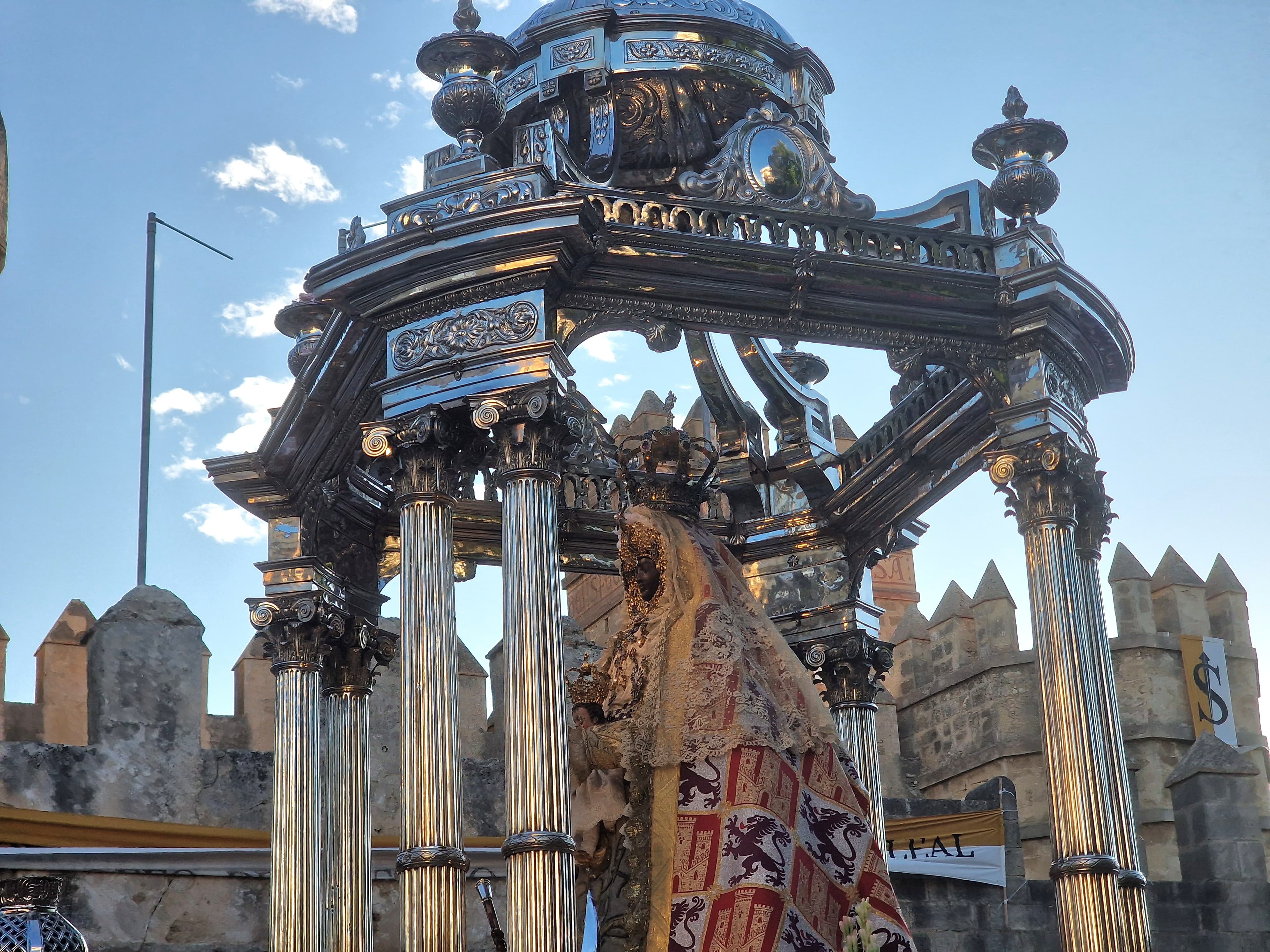 El Puerto honra a su Patrona: la Virgen de los Milagros recorre las calles entre el fervor y la devoción de sus fieles