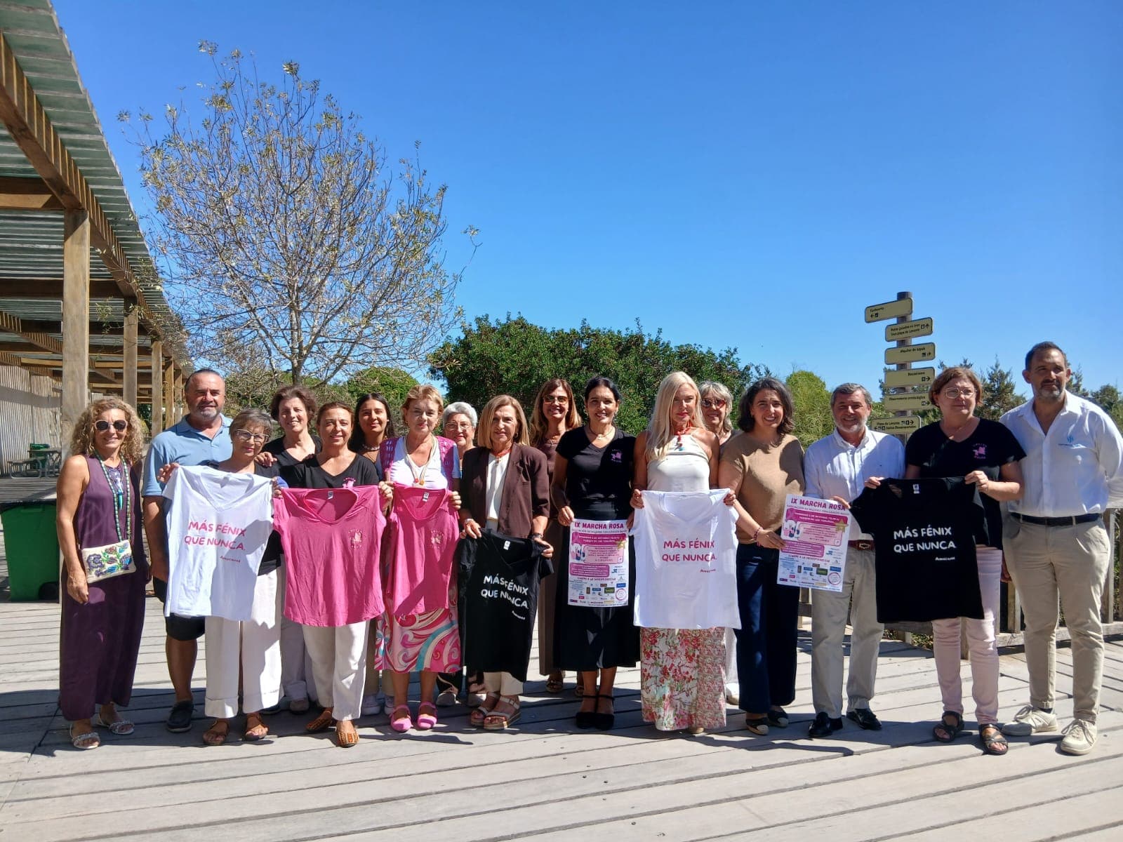 Los Toruños acoge la IX Marcha Rosa de Amucan Bahía con el respaldo de la Junta, la Diputación y el Ayuntamiento de El Puerto