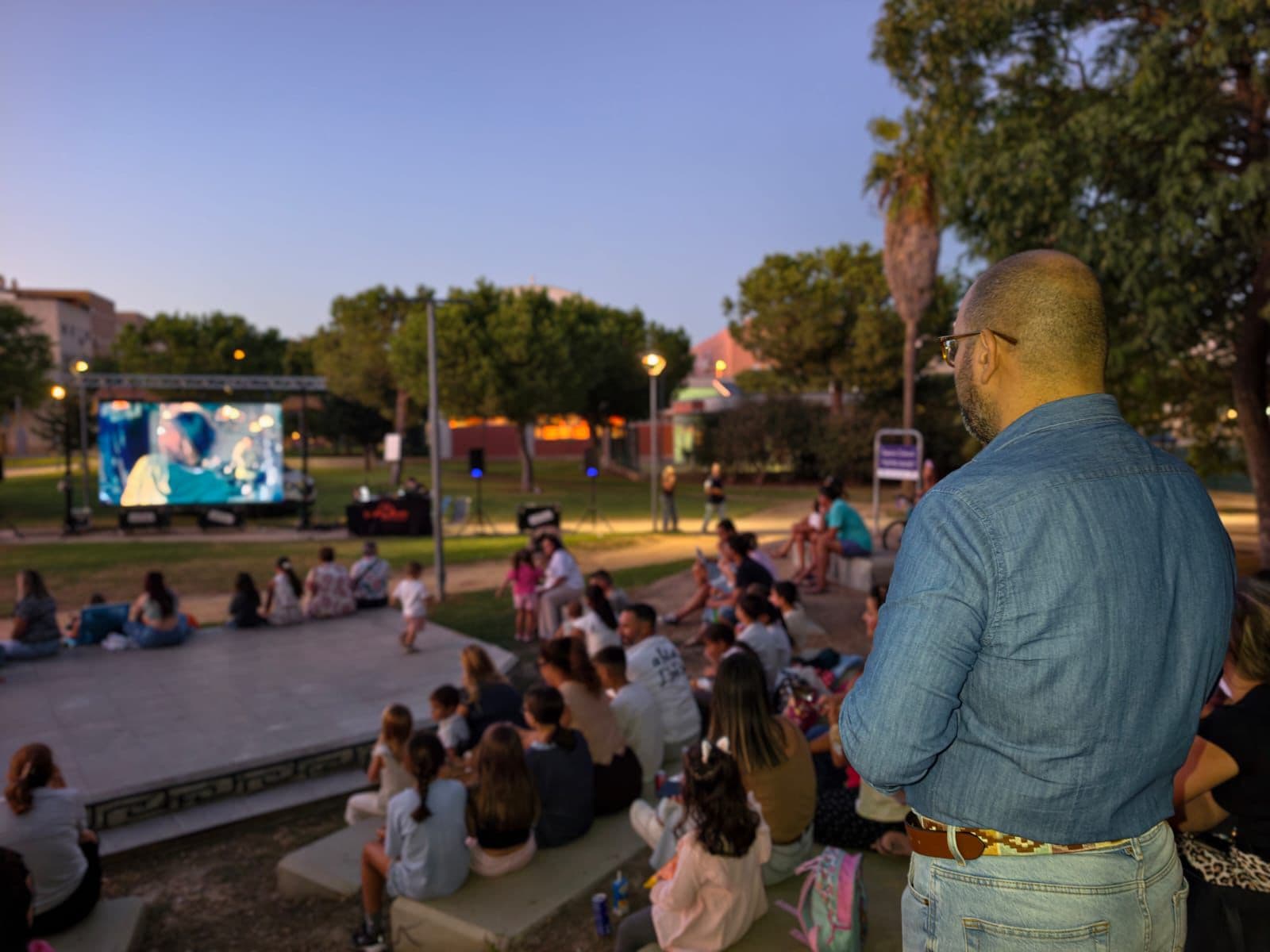 El Juncal reúne a pequeños y mayores en una nueva sesión de cine de verano