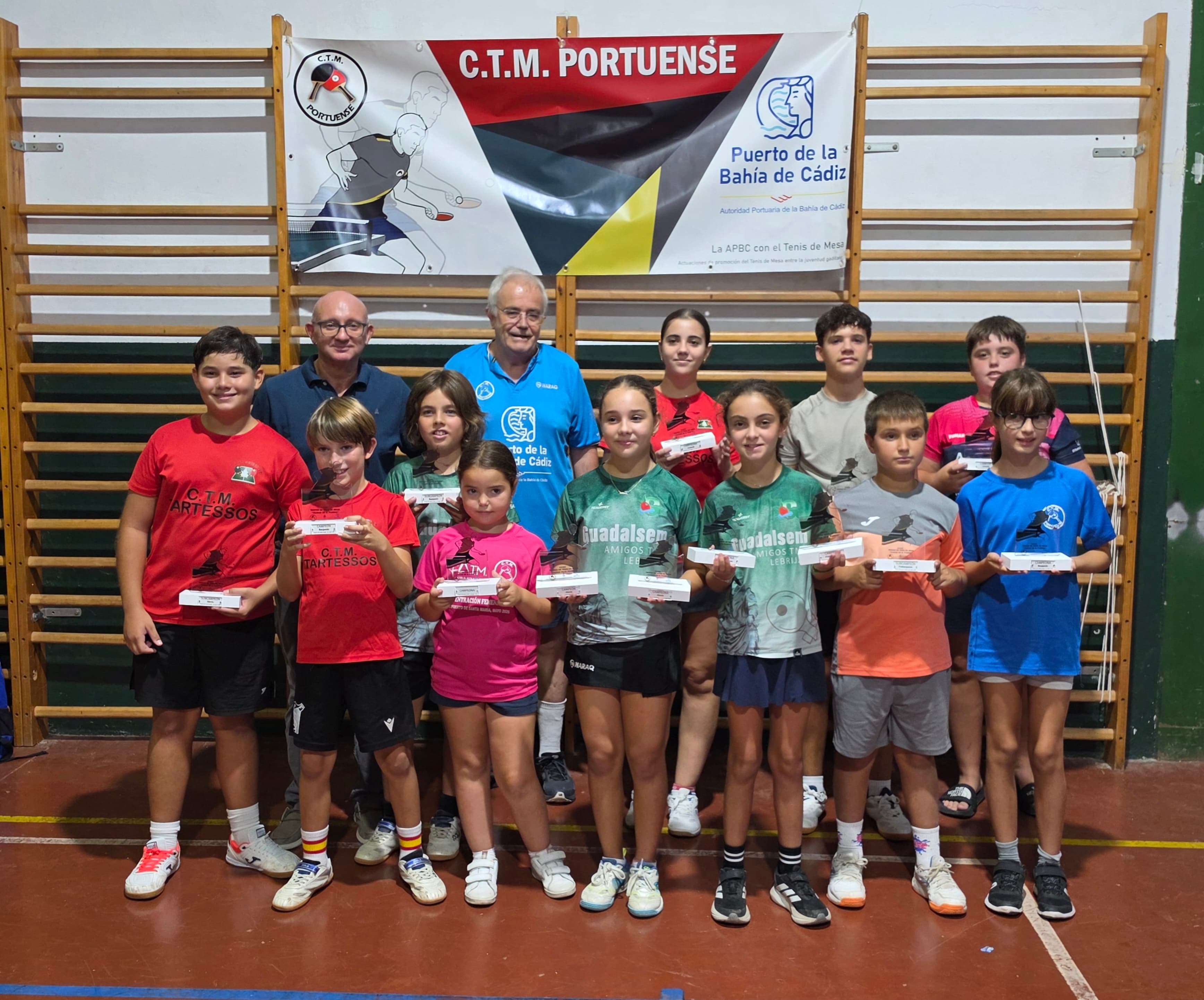 El XXXIX Trofeo Ciudad de El Puerto reúne a 80 jugadores y refuerza la cantera del tenis de mesa