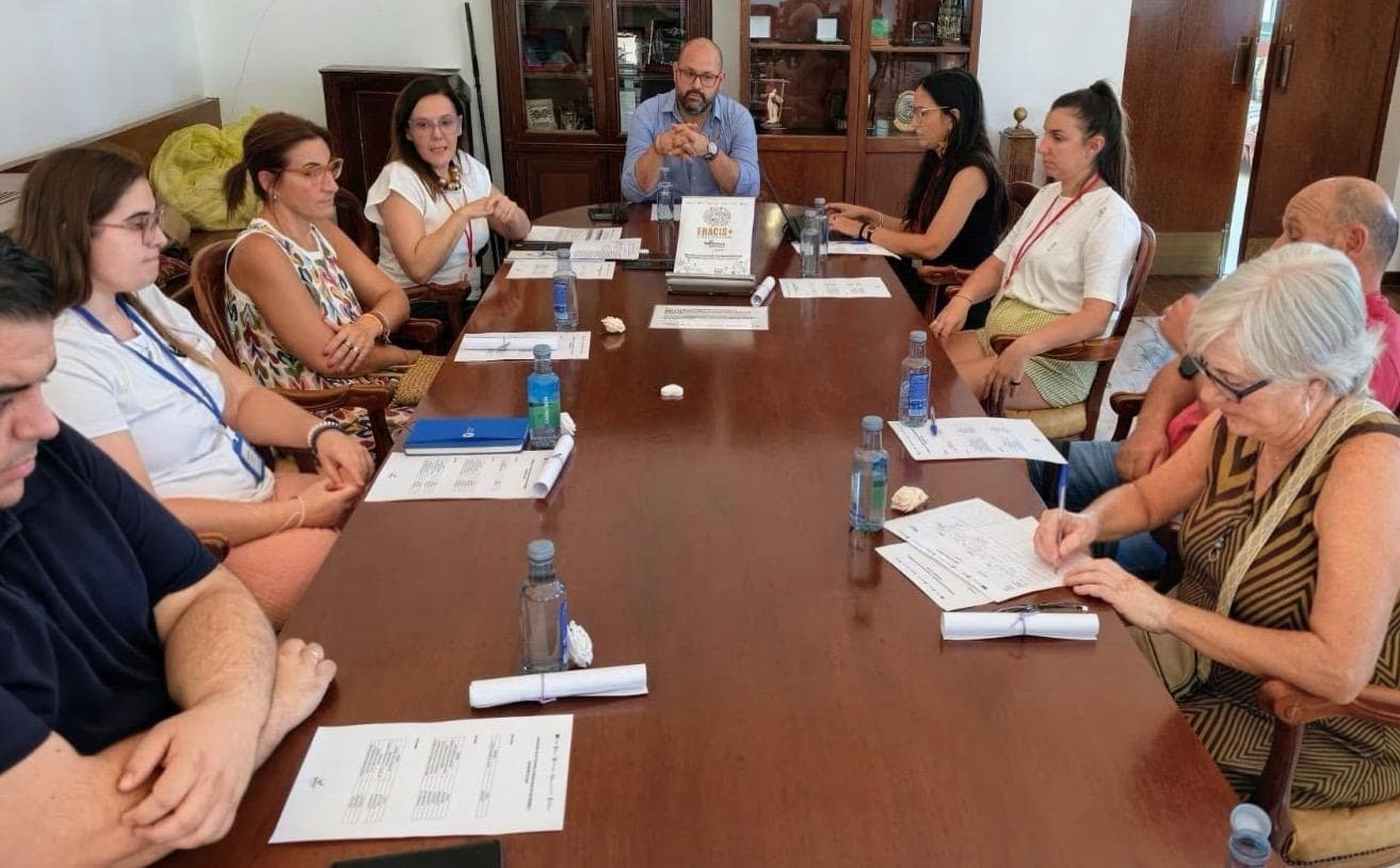 Las asociaciones vecinales conocen de primera mano las líneas de actuación de la ERACIS