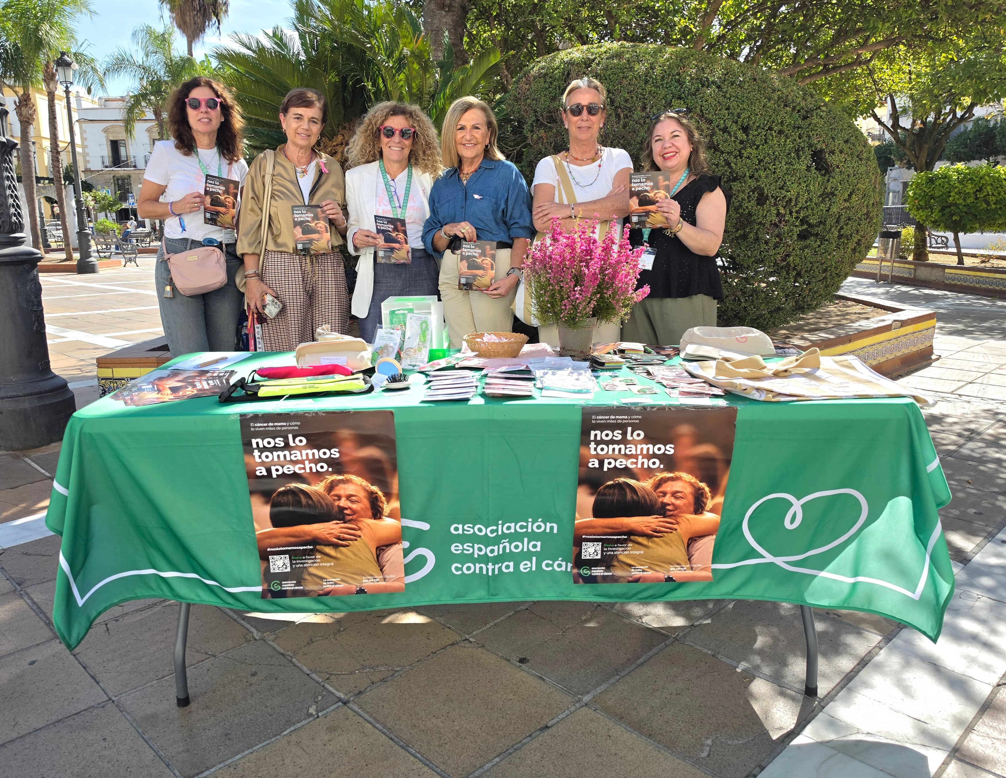 Imagen de la noticia: La Asociación Española Contra el Cáncer instala tres mesas informativas por el Día contra el Cáncer de Mama (Salud)