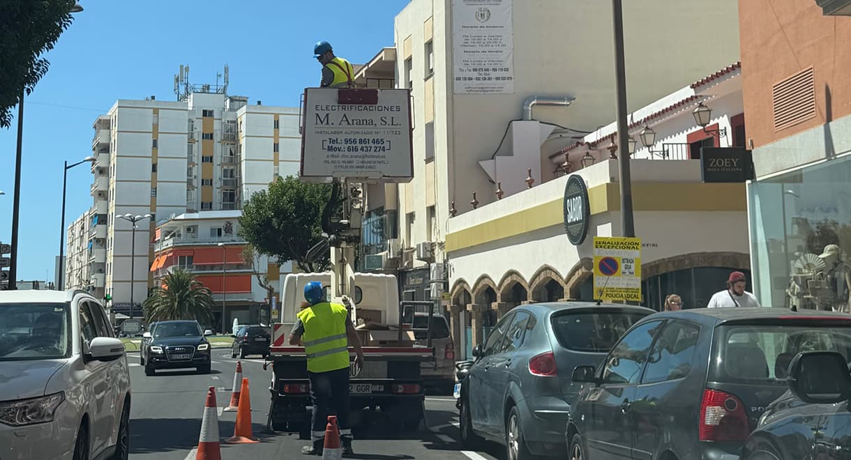 La avenida del Ejército estrena nueva iluminación LED