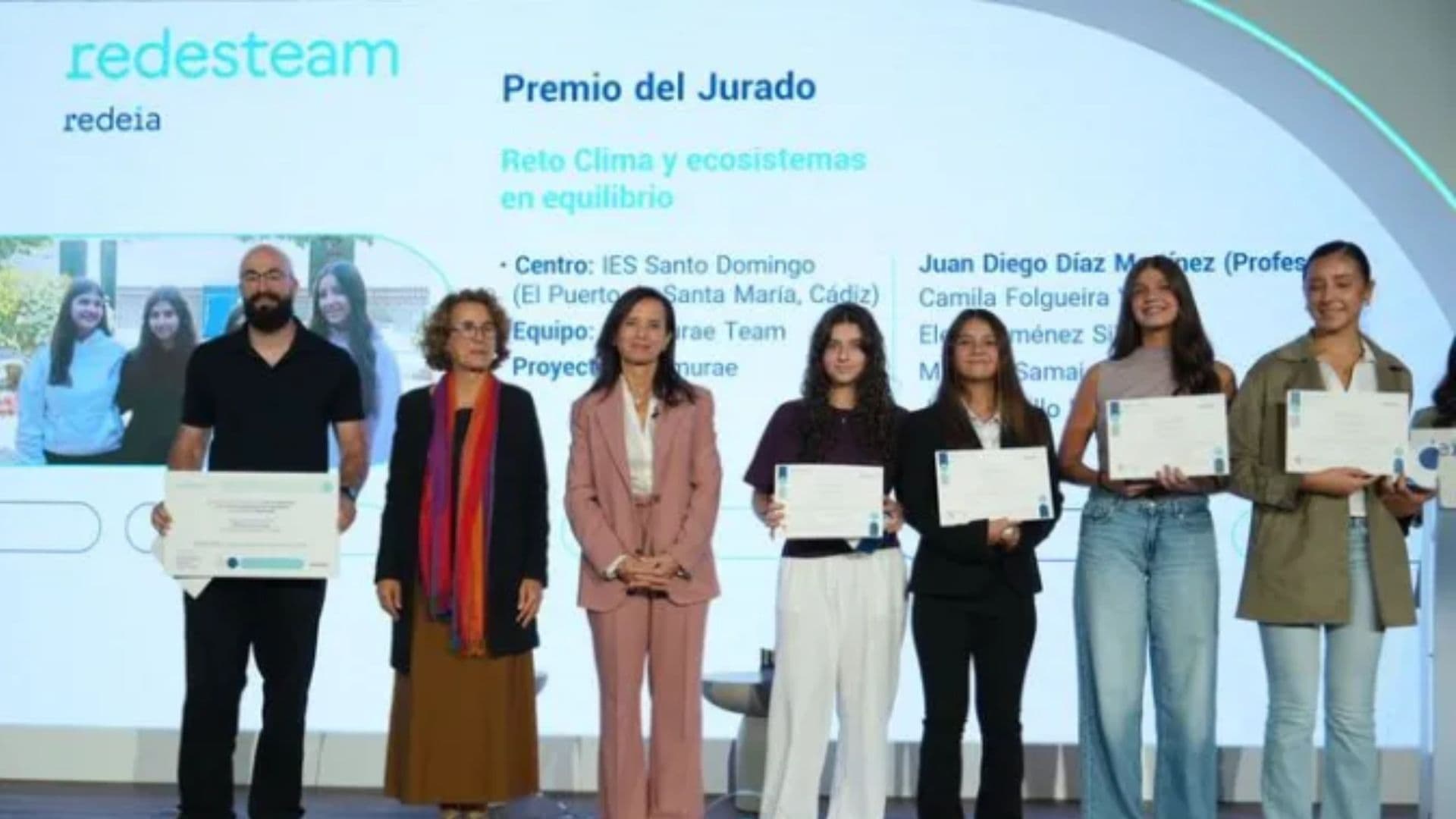 Cuatro alumnas del IES Santo Domingo premiadas por un proyecto innovador contra el alga asiática invasora