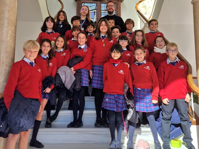 Alumnos de El Centro Inglés descubren el Ayuntamiento a través de la Oferta Educativa Municipal