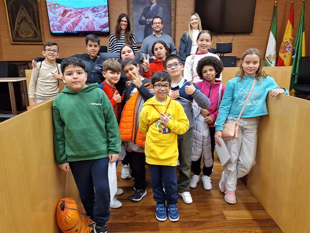 Alumnos del CEIP Las Nieves visitan el Ayuntamiento con la Oferta Educativa Municipal