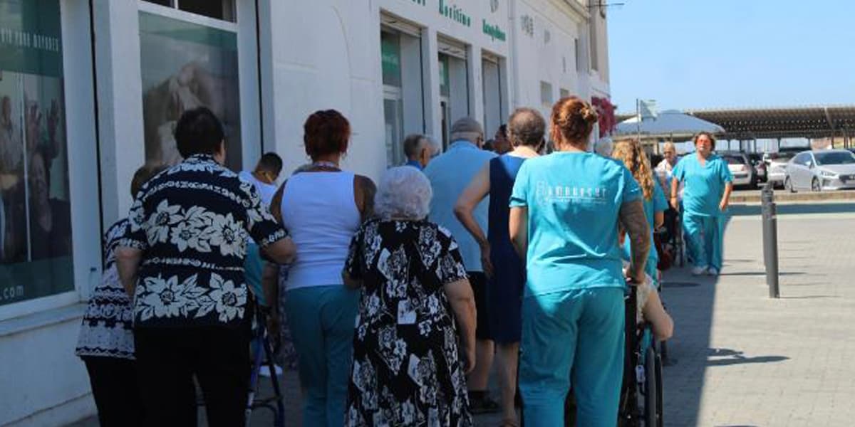 El Centro Amanecer de Día realiza un simulacro de evacuación junto a Protección Civil