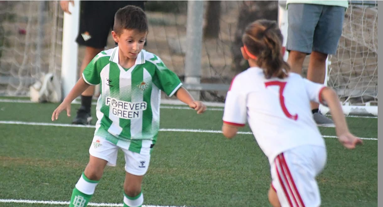 El portuense Andrés Troncoso debuta con éxito en la cantera del Real Betis