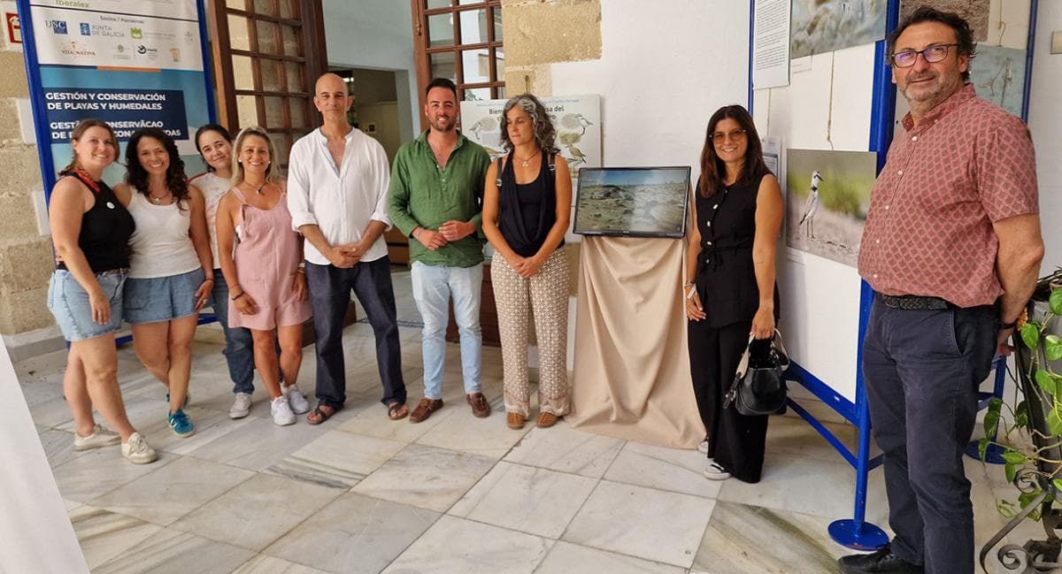 El Palacio de Reinoso Mendoza acoge durante esta semana la exposición 'Patinegro, entre arena y sal'