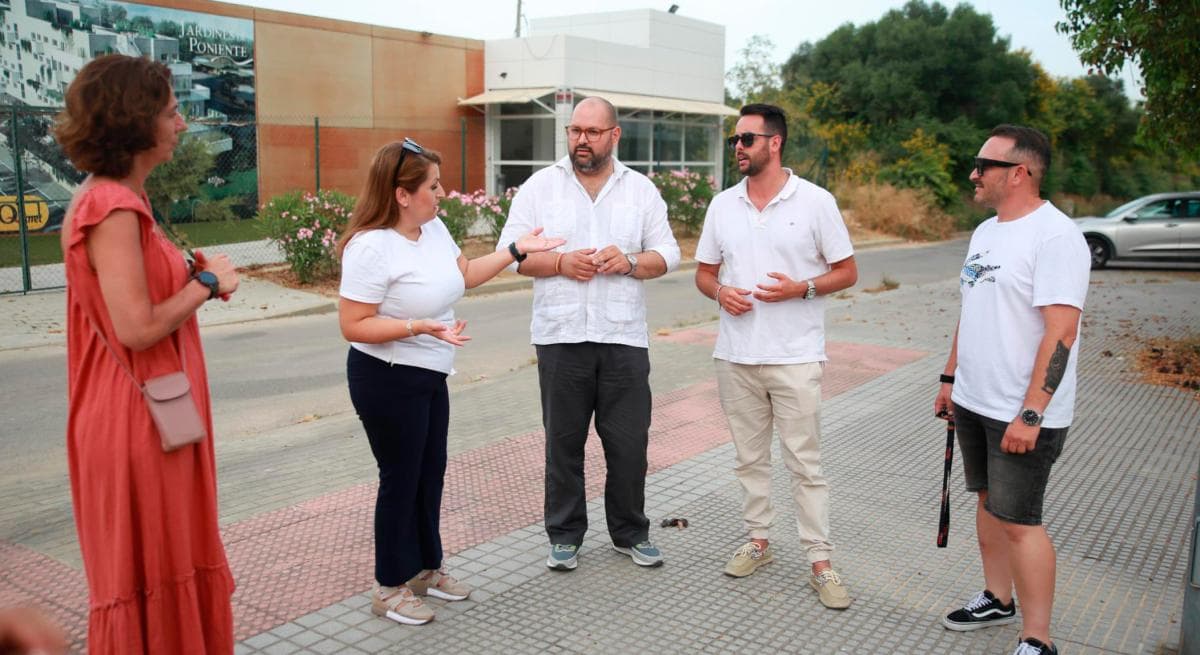 El Ayuntamiento continúa sus visitas a los barrios: Bello y Garay se reúnen con los vecinos de Puerto Norte para atender sus necesidades y reivindicaciones