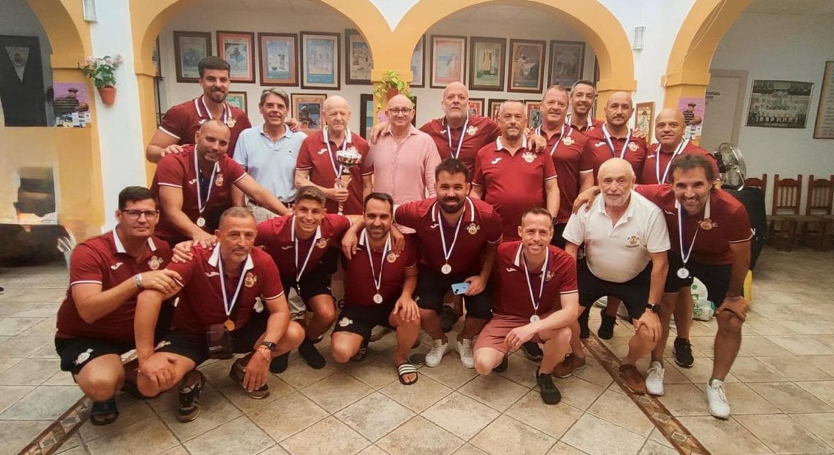 La Peña Madridista Portuense conquista por primera vez su propio trofeo en una jornada de deporte y solidaridad