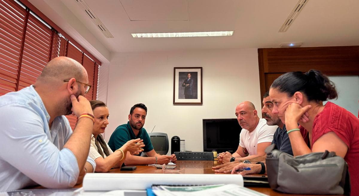 Jesús Garay y Javier Bello se reúnen con representantes sindicales para abordar cuestiones laborales de la Policía Local