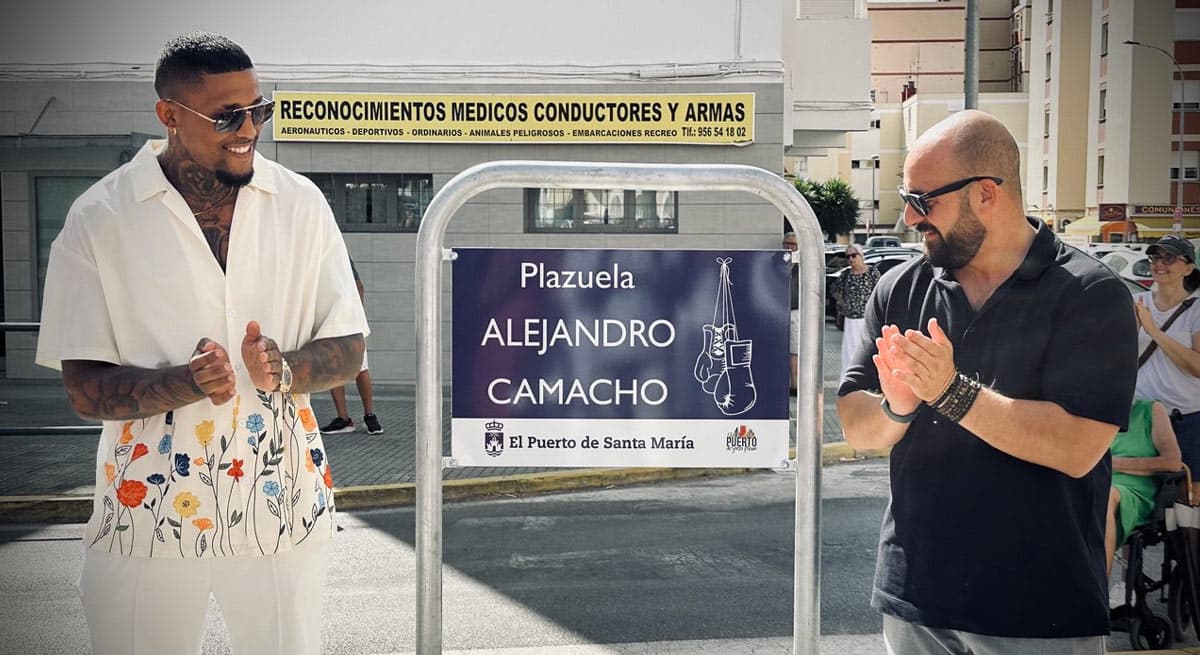 El Puerto rinde homenaje al boxeador Álex Camacho con la inauguración de una Plazuela que ya lleva su nombre