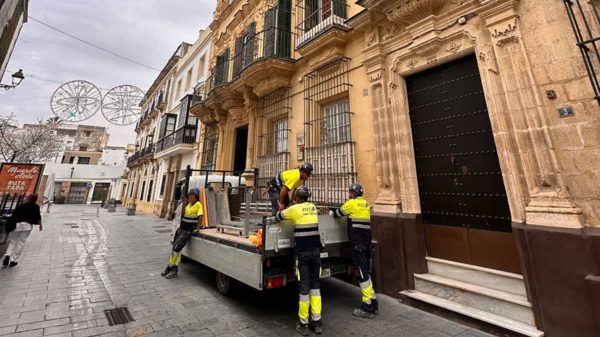 El Ayuntamiento restaura el techo ornamental de la Academia de Bellas Artes Santa Cecilia