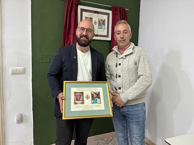 La Agrupación Parroquial del Beso de Judas nombra Hermano Honorífico al alcalde