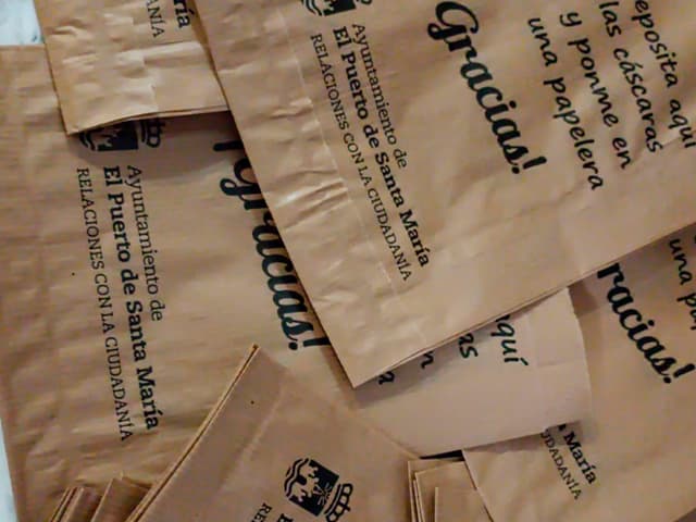 El Ayuntamiento de El Puerto repartirá 15.000 bolsas de papel para cáscaras y envoltorios durante la Semana Santa