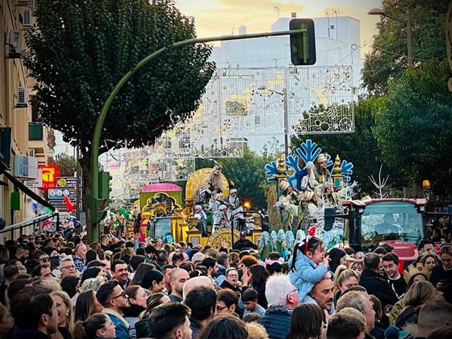 El Puerto vivió ayer la Cabalgada de Reyes más mágica y multitudinaria de la historia