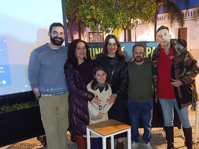 El cortometraje "IA" llena de cine y reflexión la Plaza Colón