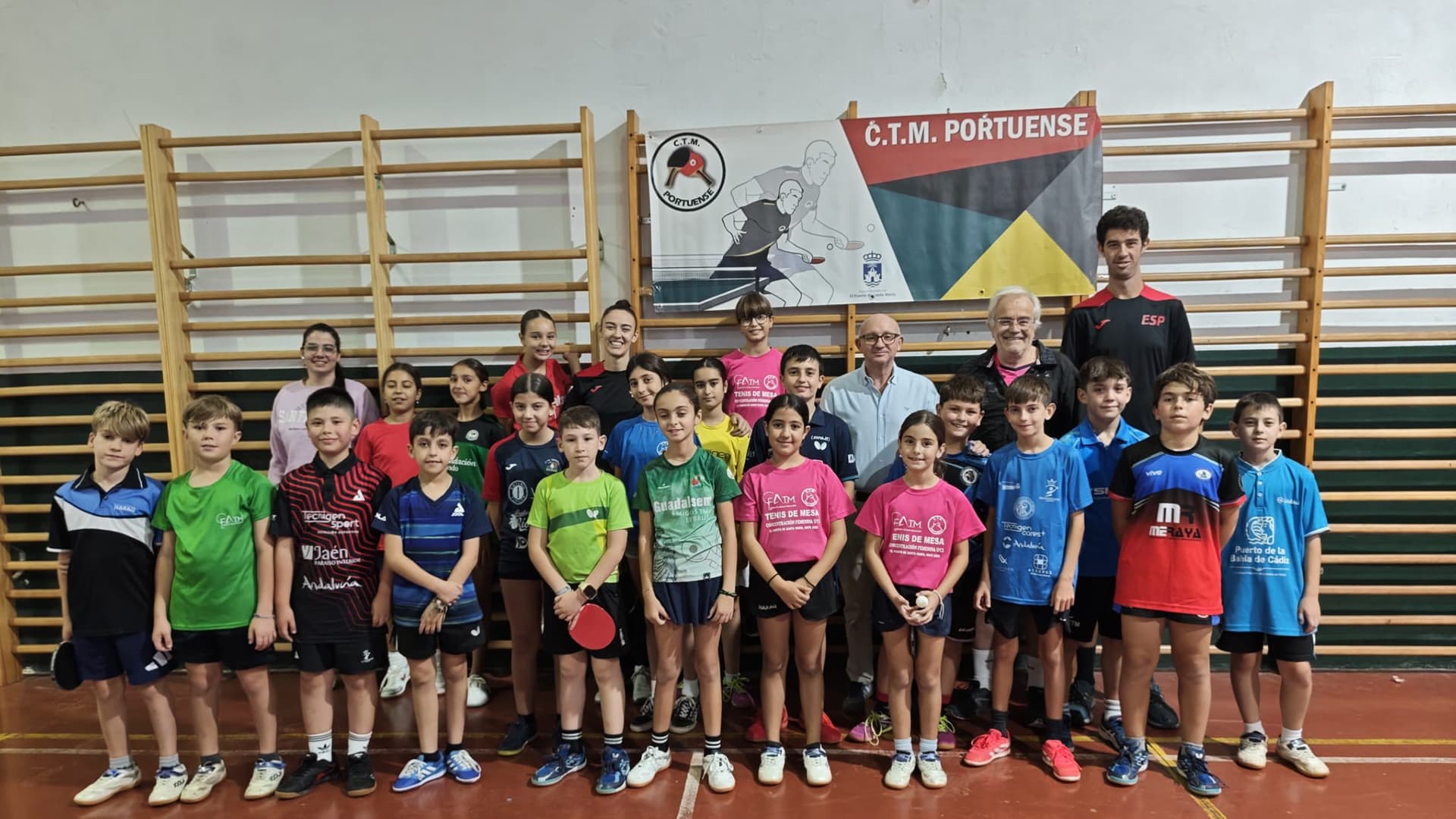 El Puerto reúne a 20 promesas del tenis de mesa en una concentración nacional