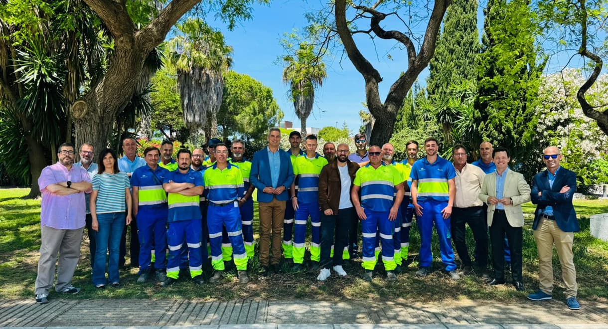 El alcalde y la plantilla de la EDAR Las Galeras firman un nuevo acuerdo laboral