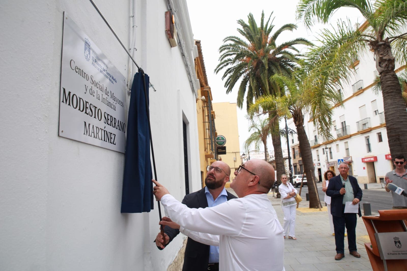 El alcalde inaugura el nuevo Centro Social de Mayores y de la Infancia `Modesto Serrano Martínez´ en Micaela Aramburu