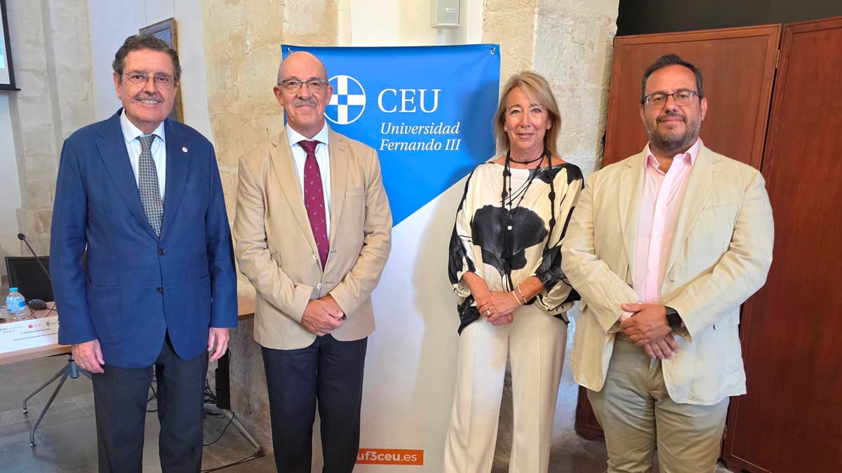 La Universidad CEU Fernando III celebra en El Puerto su primer curso de verano con unas jornadas dedicadas a Defensa y Sociedad