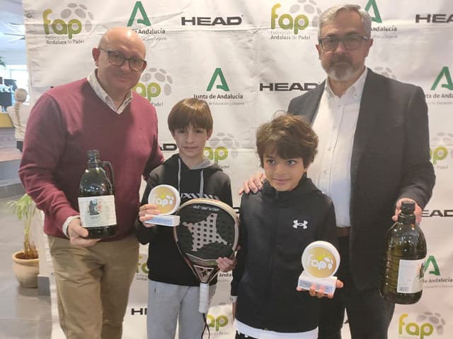 La Primera Prueba de Menores del Circuito Andaluz de Pádel celebrada en El Puerto reunió a más de 400 jóvenes promesas