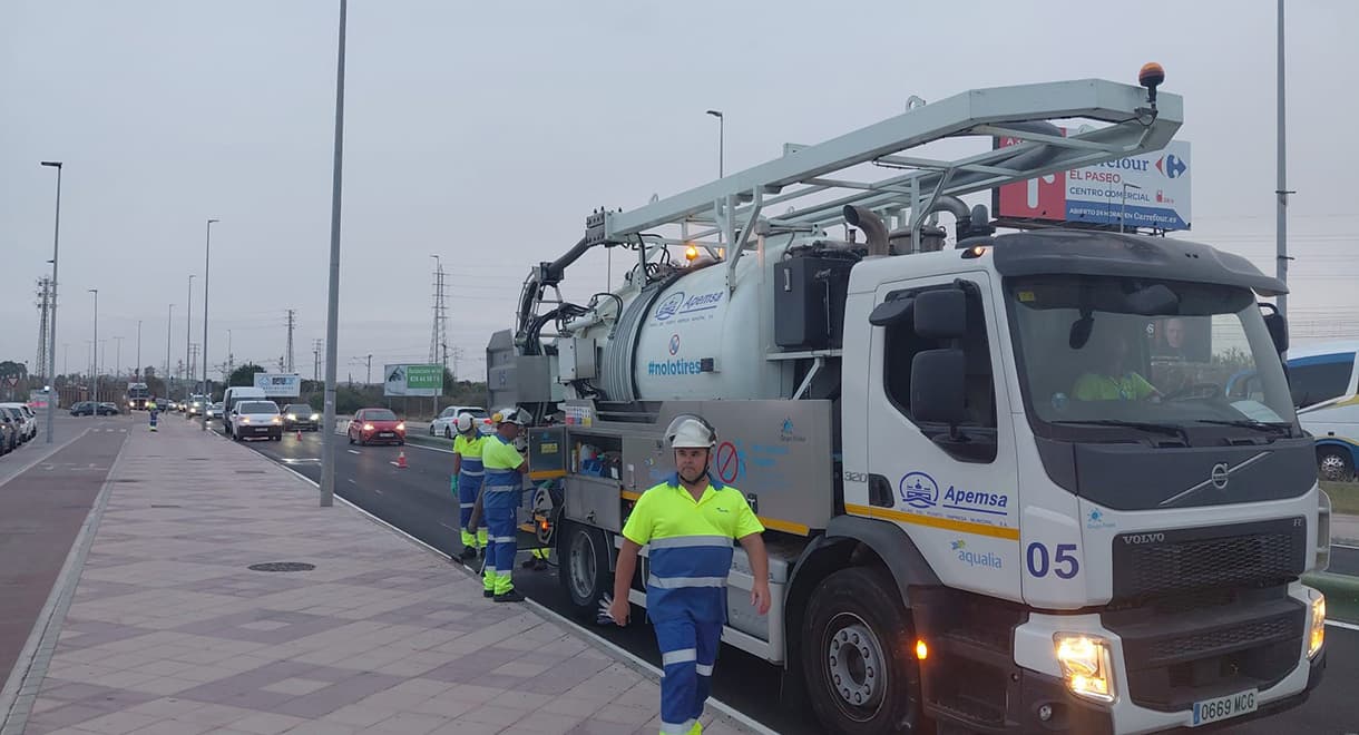 Apemsa refuerza la limpieza del alcantarillado y los imbornales ante la temporada de lluvias