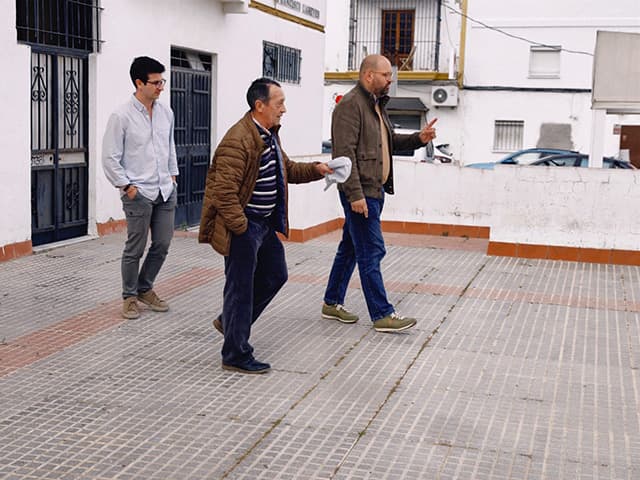 Bello atiende sobre el terreno las demandas vecinales de Durango para impulsar mejoras inmediatas en el alumbrado