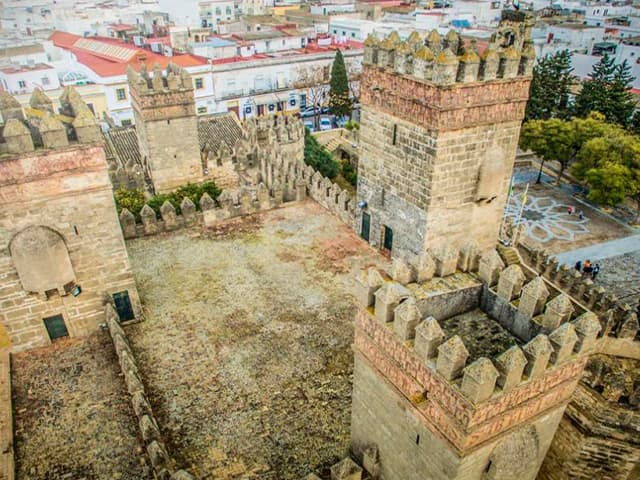 El alcalde de El Puerto, Germán Beardo, anuncia las candidaturas a recibir las Distinciones de la ciudad de El Puerto 2025