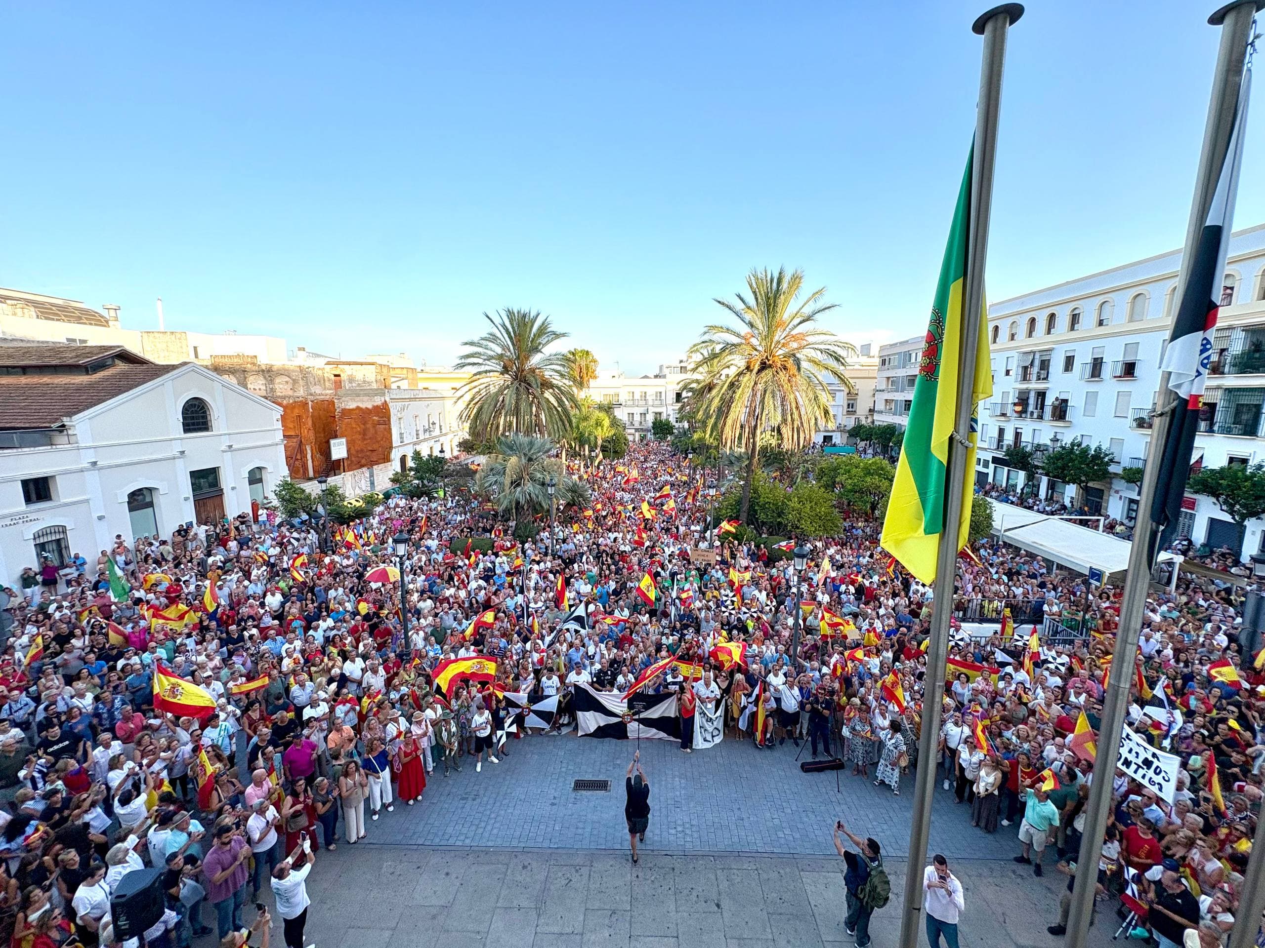 El Puerto se vuelca con Ceuta en una multitudinaria concentración en Isaac Peral
