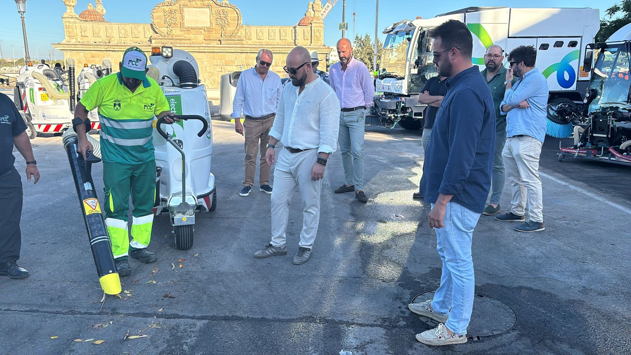 El Puerto estrena nueva flota de limpieza silenciosa y sostenible: el alcalde presenta más de 40 equipos de última generación