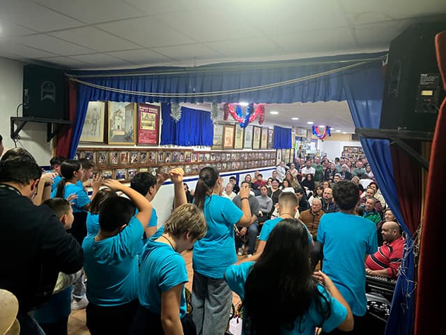 La comparsa infantil “Los del huerto” ultima los preparativos de su estreno en el COAC 2025