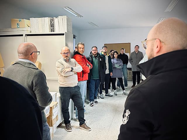 El Ayuntamiento entrega material deportivo a 23 colegios y clubes deportivos de El Puerto