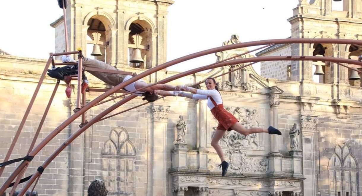 "Escena al Aire" llenará desde hoy jueves las calles de teatro, circo, música y danza