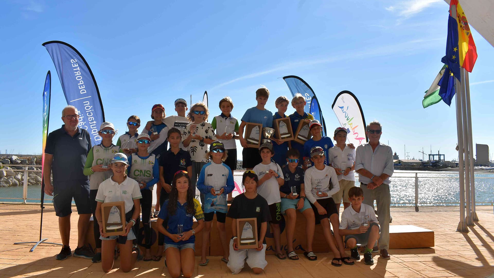 El Trofeo de la Hispanidad y el Andaluz de Catamarán reúnen a más de 400 personas en El Puerto