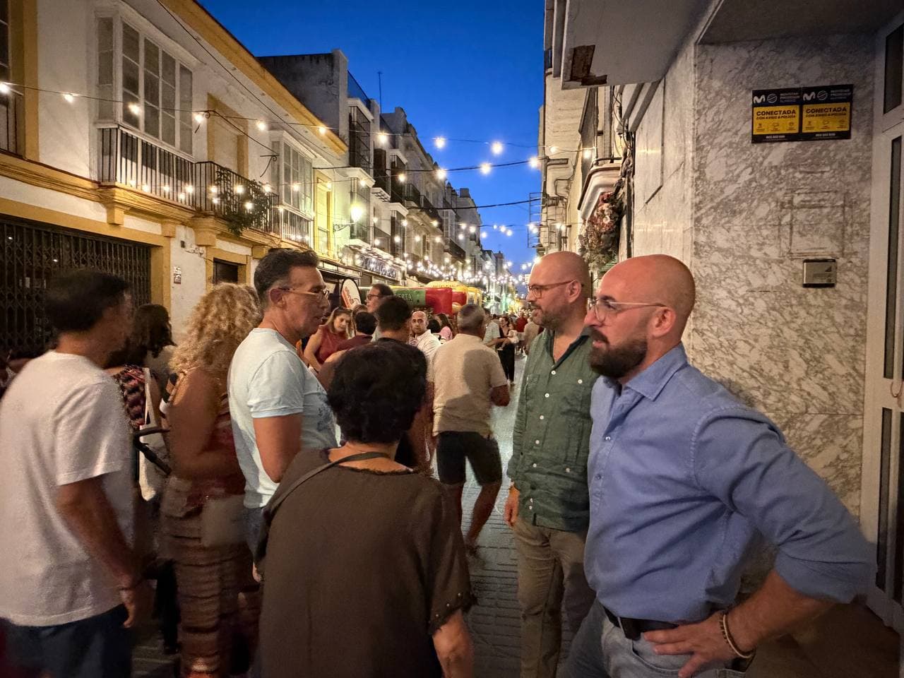 Las Vísperas de la Patrona llenan de familias y tradición el centro histórico de El Puerto