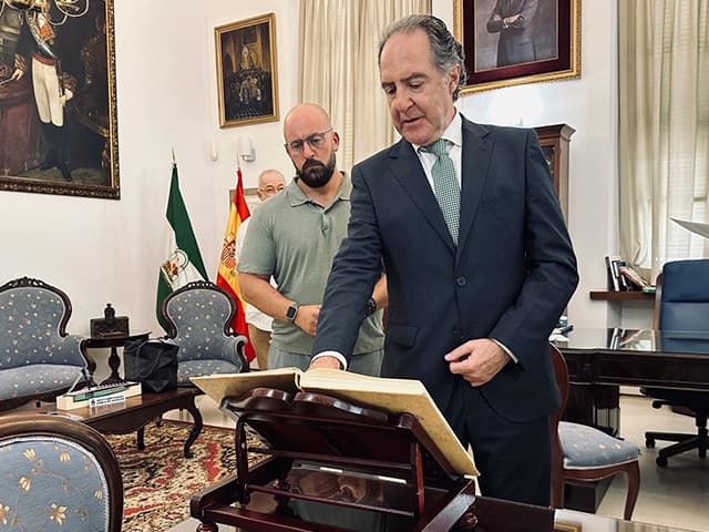 El alcalde Germán Beardo nombra a Francisco de Asís Ramírez Delgado como nuevo Director del Servicio de Gran Ciudad, Función Pública y Organización Municipal