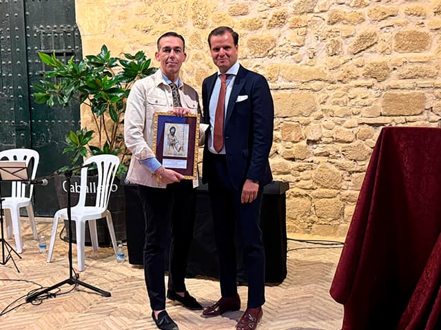 David Calleja destaca la trayectoria de la Hermandad del Resucitado en el Pregón del XXV Aniversario Fundacional