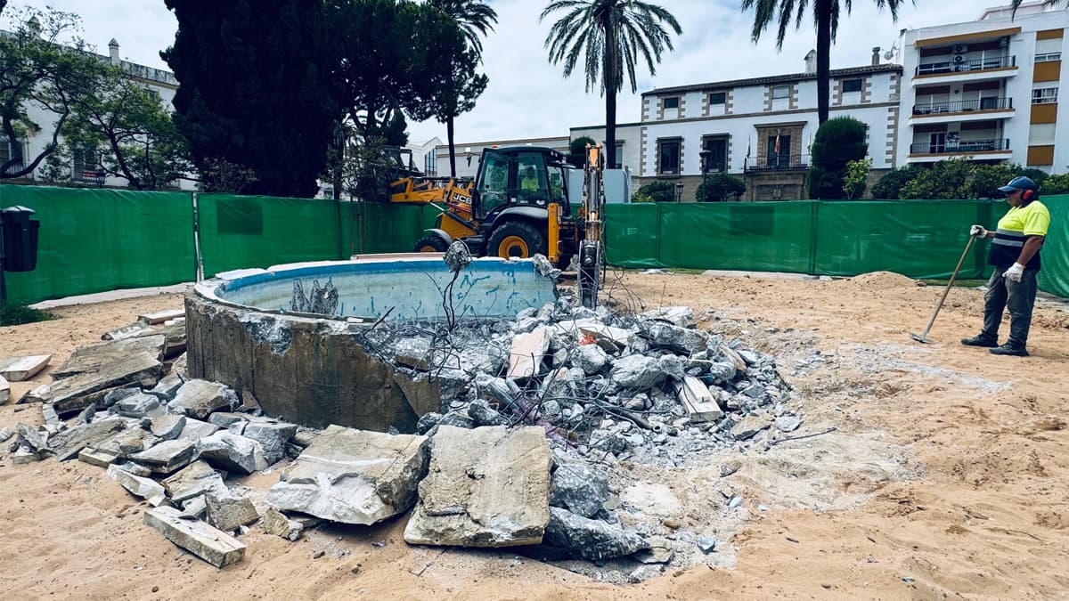 Comienzan las obras de la nueva fuente ornamental de la Plaza del Polvorista