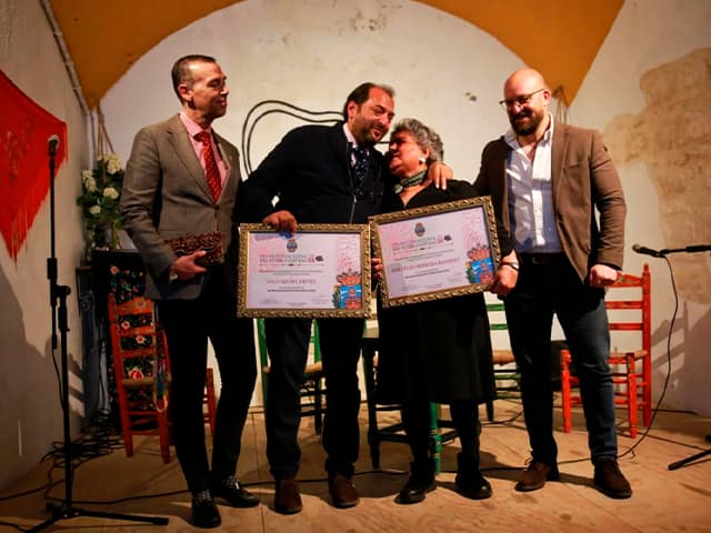 El Ayuntamiento homenajea a Soledad Herrera y Salvador Cortés en el Día Internacional del Pueblo Gitano