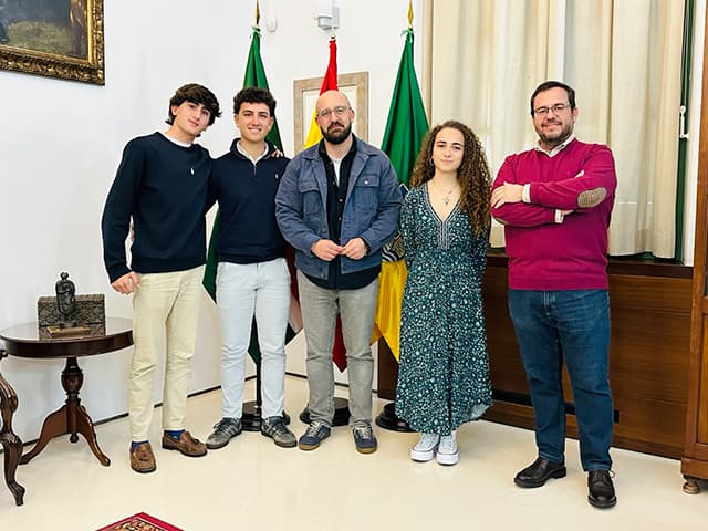 Germán Beardo recibe a los tres alumnos de El Puerto distinguidos con el Premio Extraordinario de ESO